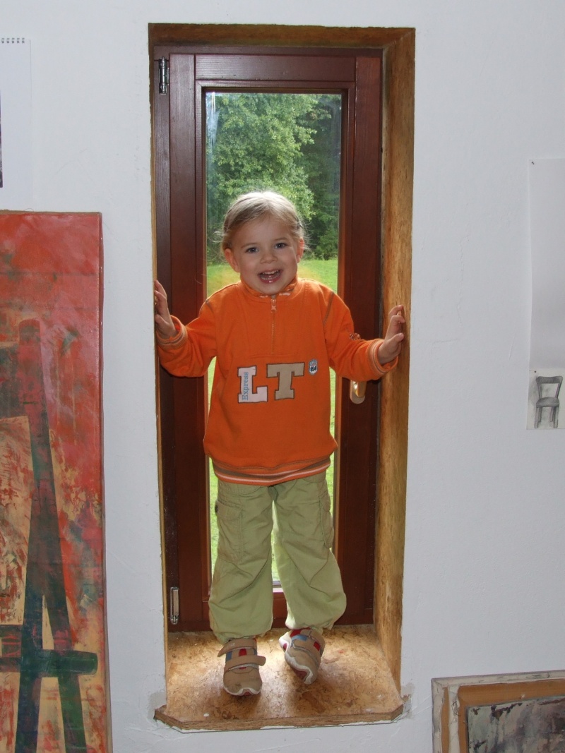 Clara im Fenster