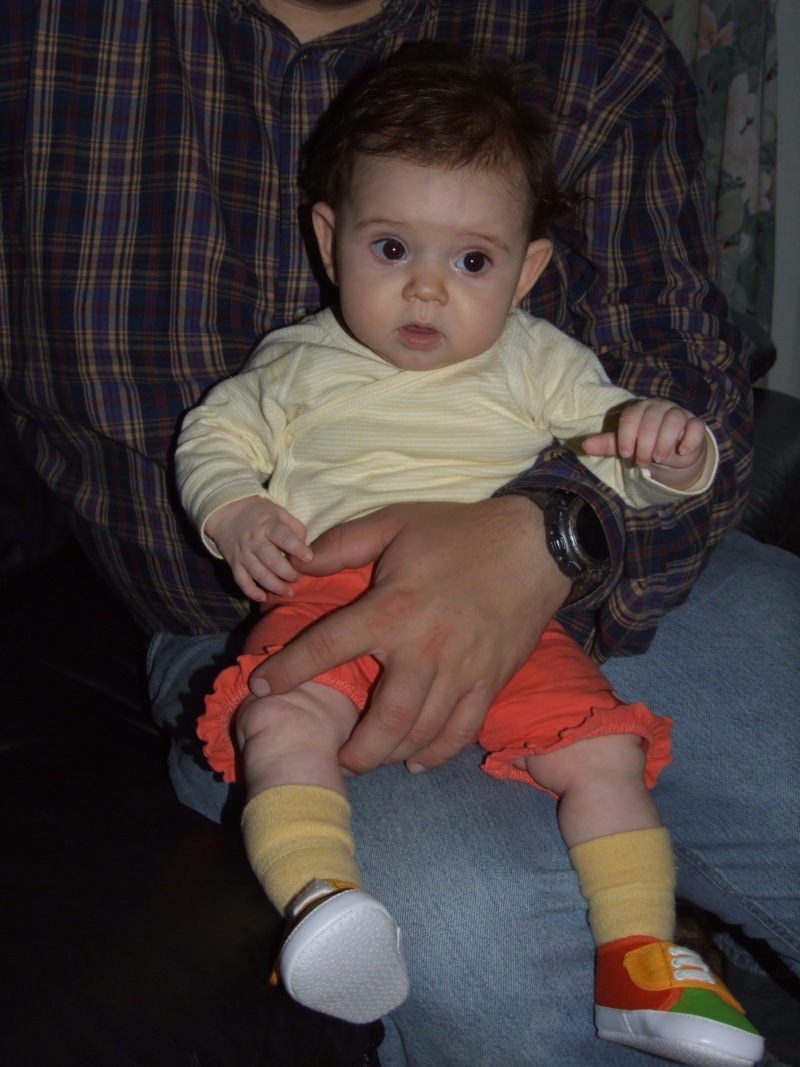 Tessa auf Papas Schoß
