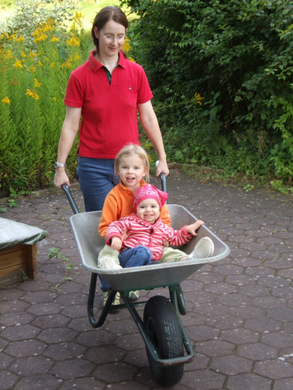 Fahrt in der Schubkarre