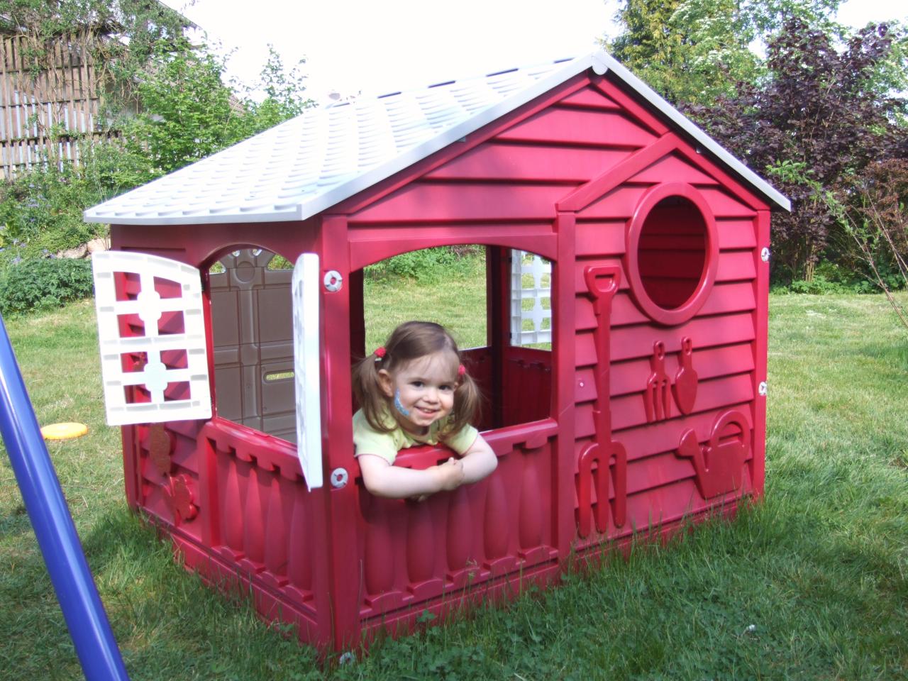 Tessa im Spielhaus
