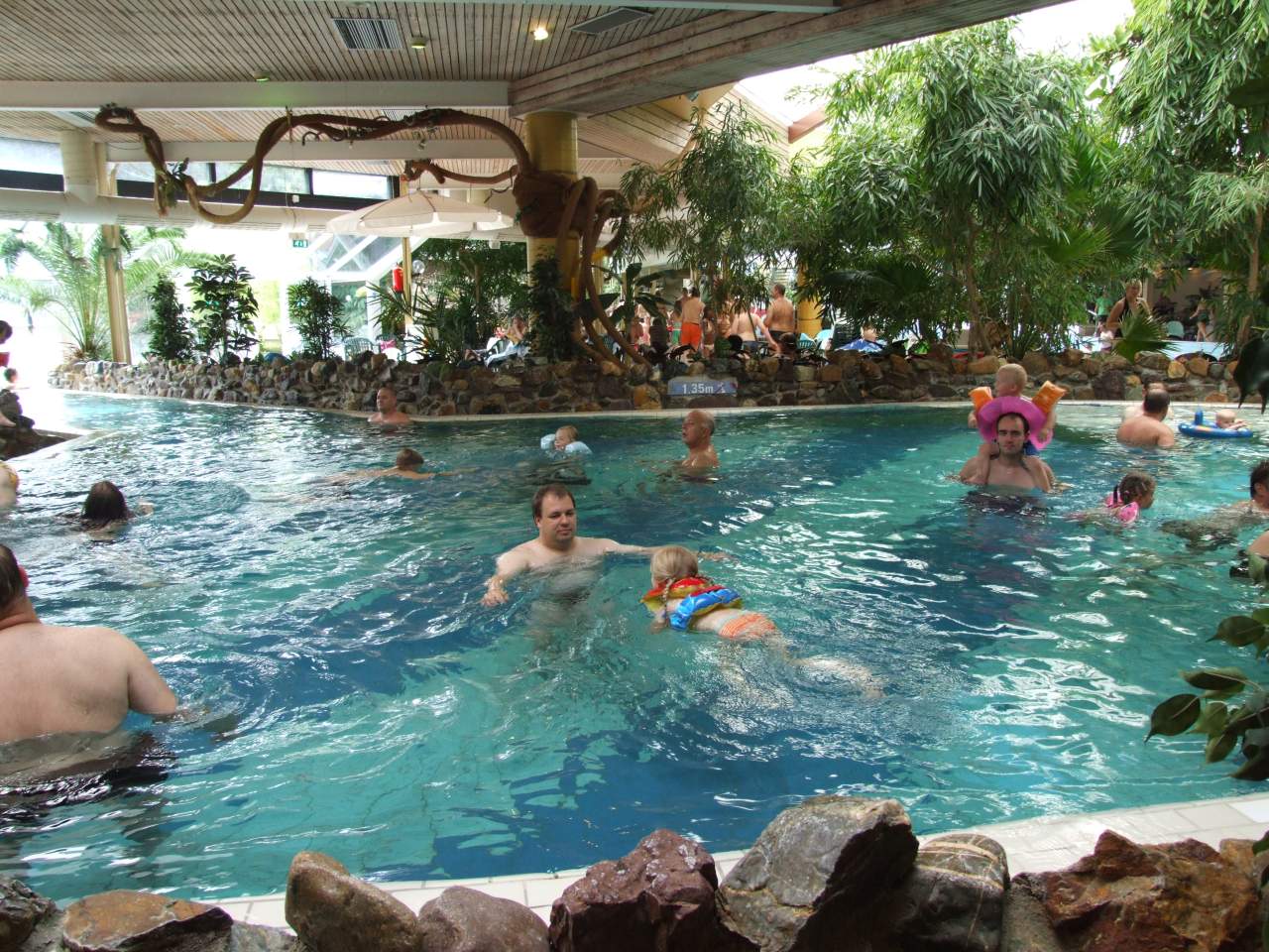 Schwimmen mit Papa