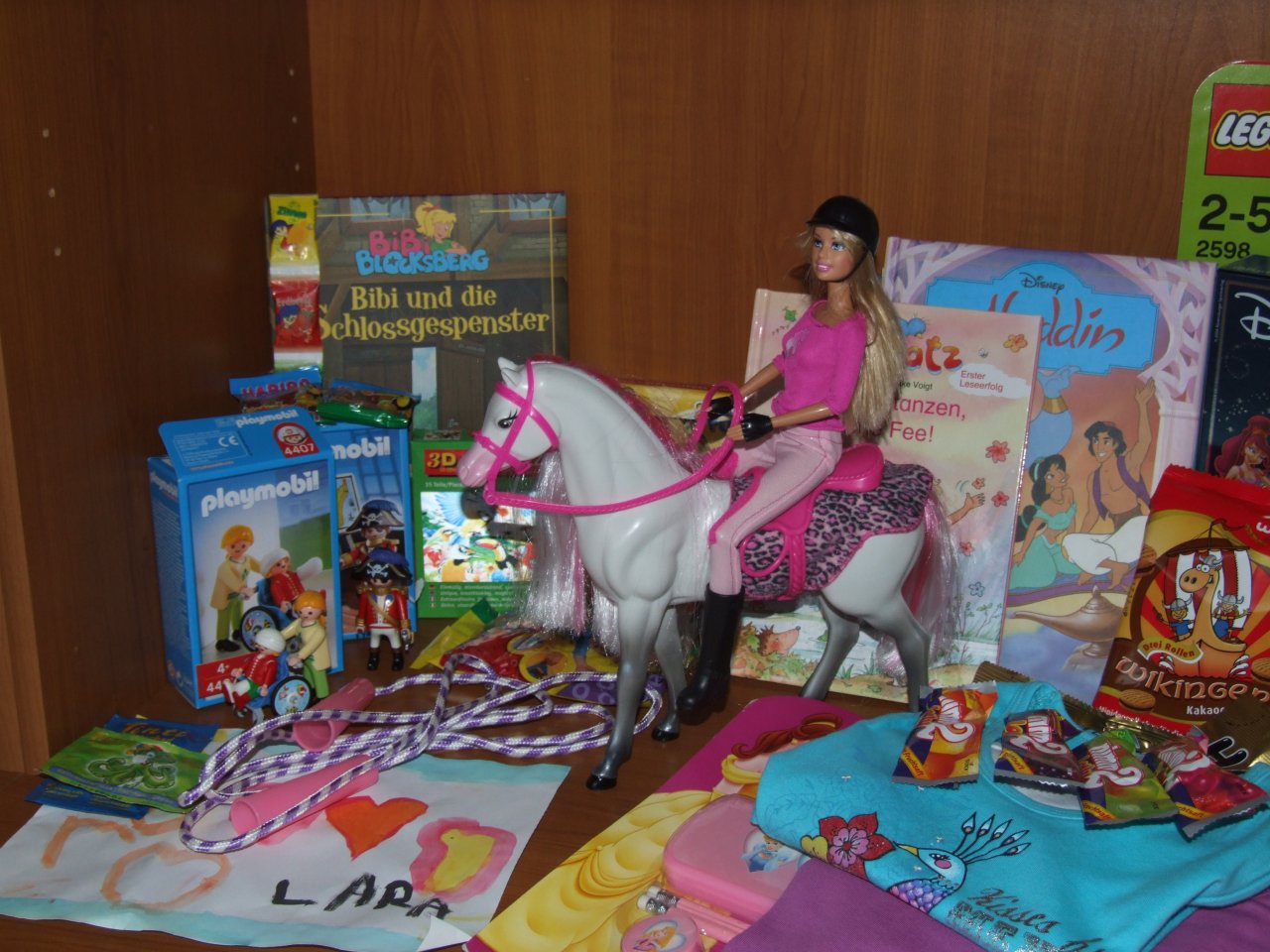 Linke Seite: Geschenke vom Kindergeburtstag
