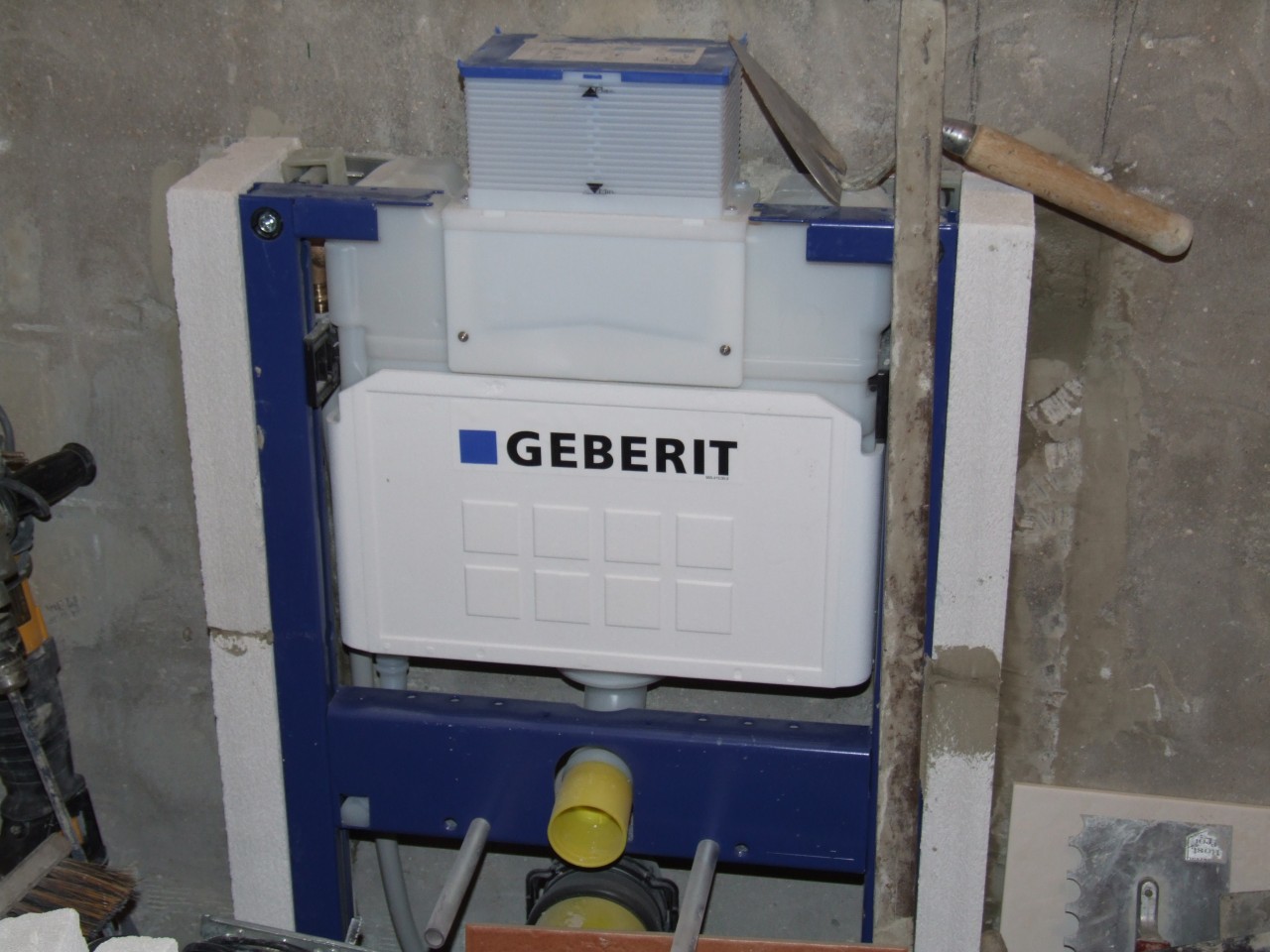 Spülkastenverkleidung schmal
