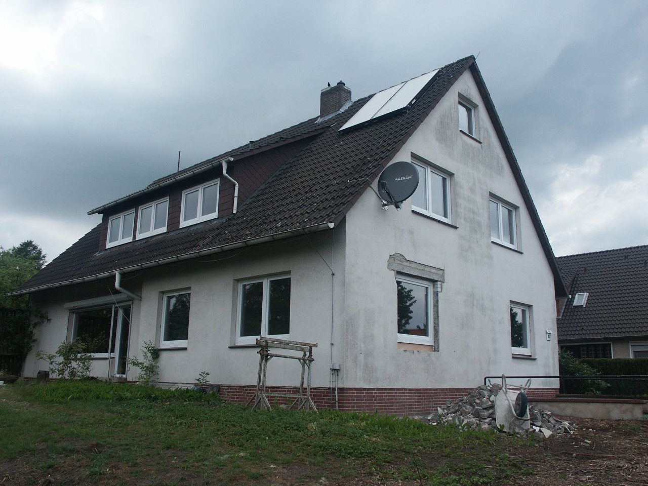 Ostseite mit neuen Fenstern