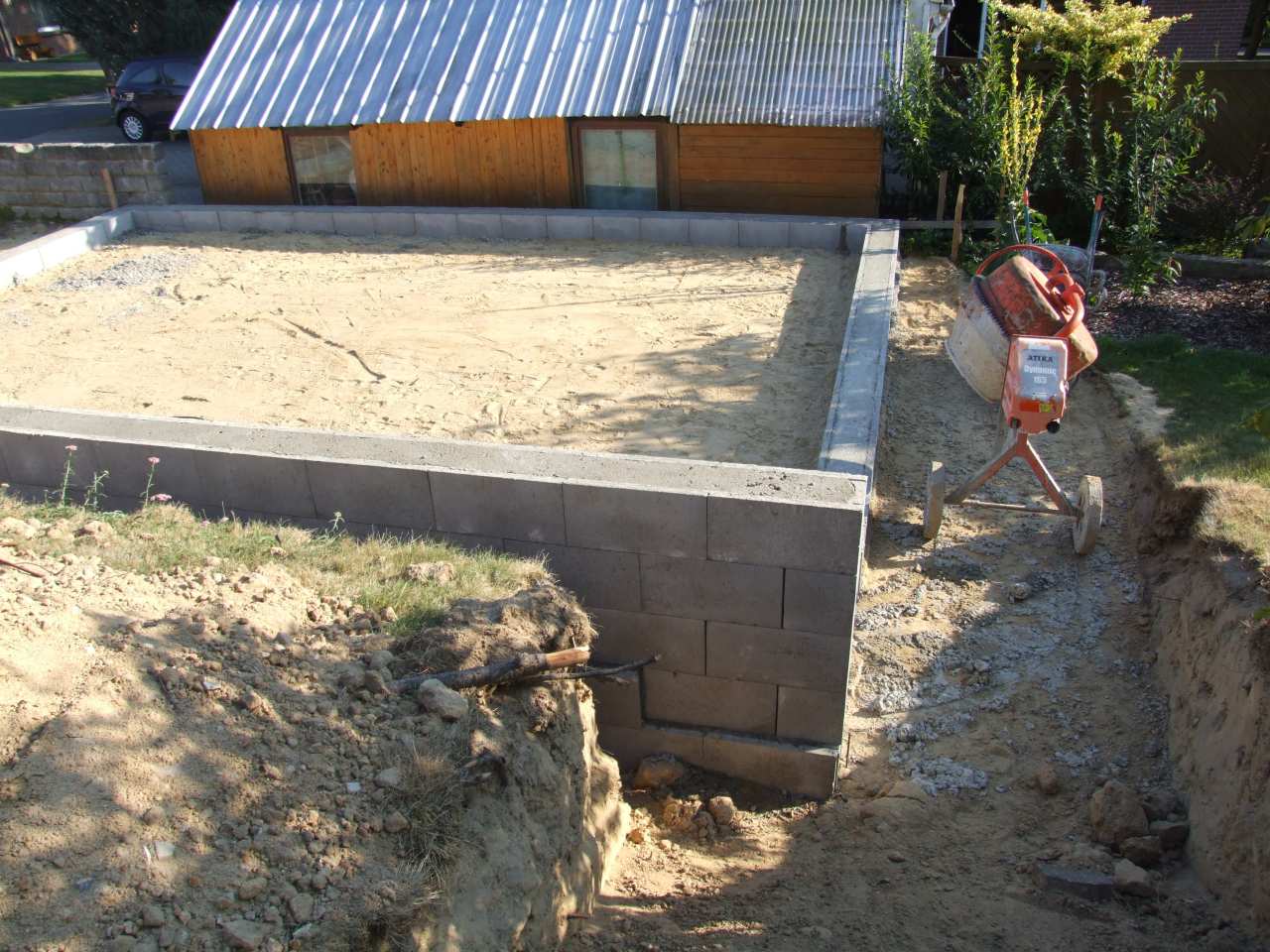 verfüllte Mauer und Fundament